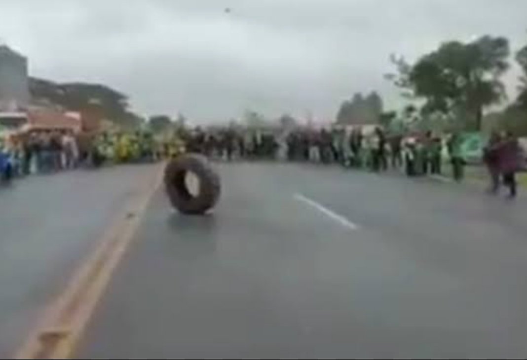 Quem vota nessa turma é a mesma turma que ocupou áreas militares e orou para pneus? Pediu por mais 72 horas?
A torcida de Cowboy, Jonas, Marciele, Maxiane é a mesma de Sarah? Ou seja, bolsonarista? #bbb26