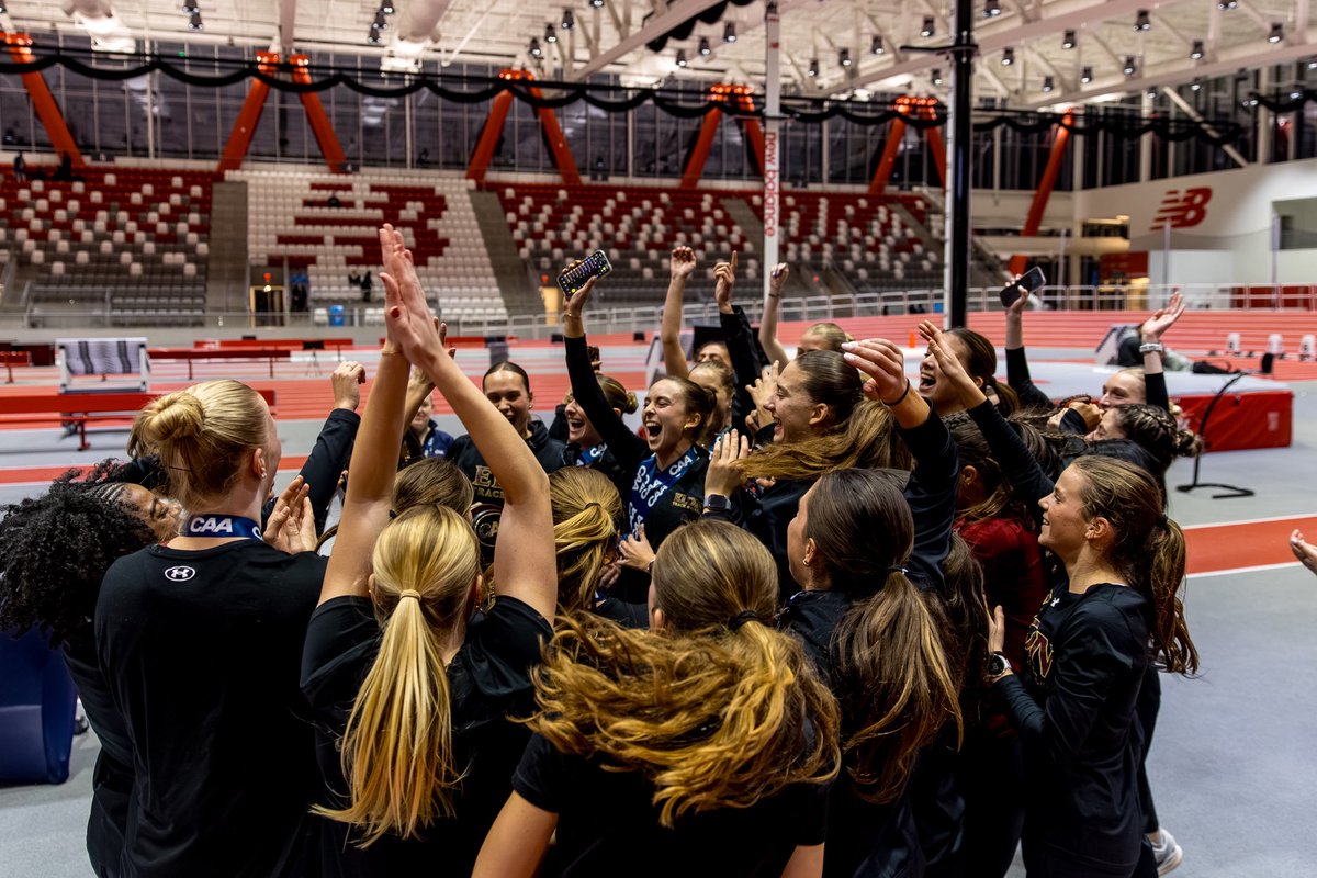 ElonXCTF's tweet photo. 🎵 "Oh, the weather outside is frightful...but this championship feeling is so delightful." 🎵

#EUTF #CAAChamps https://t.co/hZfTf2IPBb