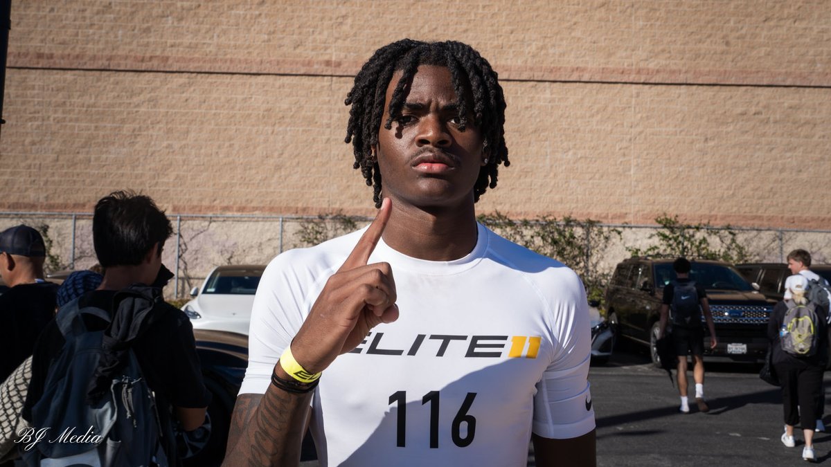 sixstarfootball's tweet photo. 🚨 EVENT COVERAGE 🚨

Several talented QB prospects raised their profiles at the Elite 11 Regional in Los Angeles 🎯🔥

Six Star Football highlights the rising 2027 signal callers who made serious noise this weekend 📈🏈

Stock up season. 👀

STORY ▶️ https://t.co/Bvr4VhmMYO 

@JarvisJr_3 @j5_dreamchasing @JaxsonB_QB @Jackhurst_12 @DC_Hollingshead @taylorlee_8 @benplivingston @Julianmedinaa7 @benmikail8 @james_monaghan4 @1Kale_Murphy @cameron_pooley @KoRegalado13 @KalebRunkle @dshirl08 @seth_solorio @NoahSpinks