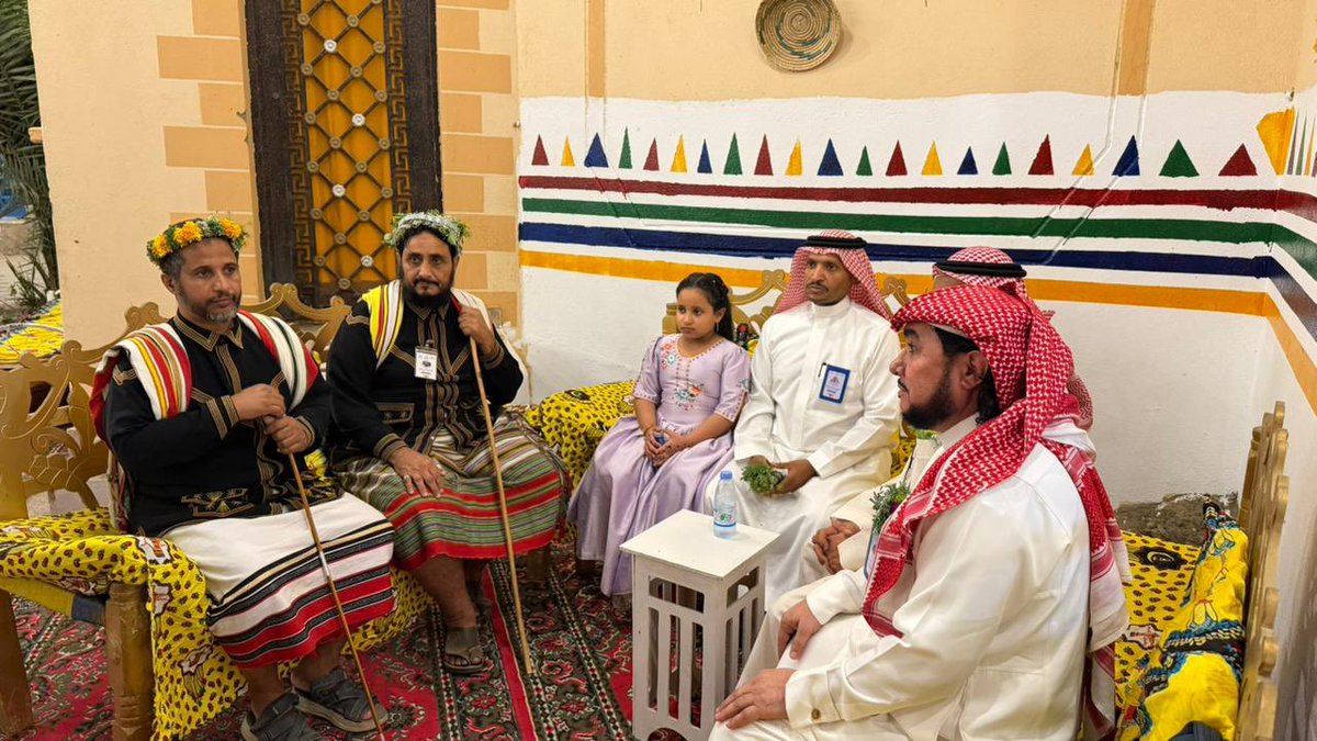 أعضاء جمعية #دروب_السياحة بمحافظة محايل عسير يشاركون فعاليات #الحي_القديم بـ #محايل دعمًا للمناشط المجتمعية وتعزيزًا للحضور السياحي التطوعي، تزامنًا مع #يوم_التأسيس و #اليوم_العالمي_للإرشاد_السياحي، في إطار مبادرات #أجاويد4