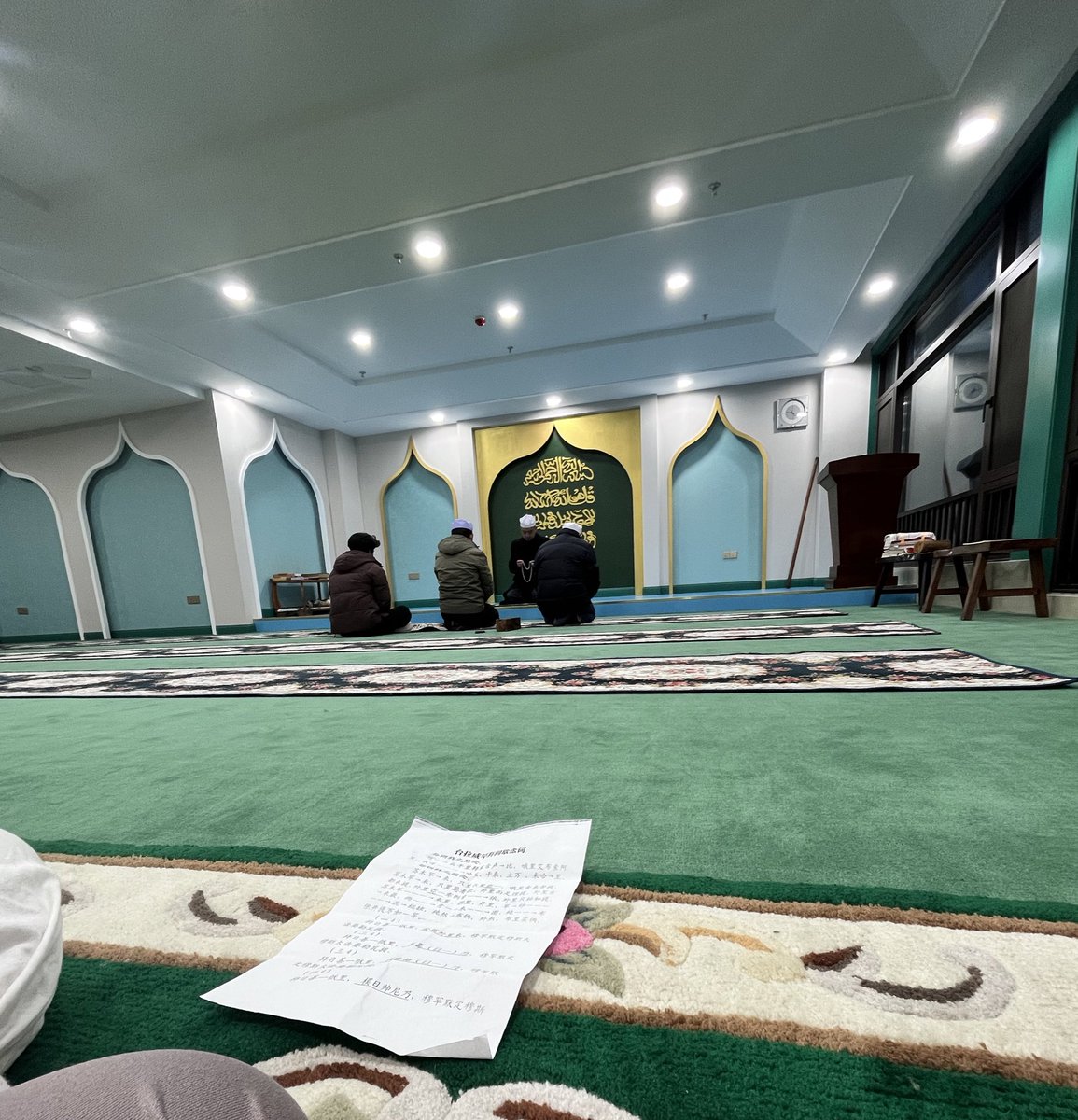 ilogicake's tweet photo. tarawih di china https://t.co/cOOao1PGGf