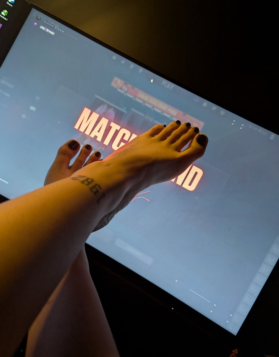 AltMumma's tweet photo. Good way to end the day 👣🖤

https://t.co/taF9287bTk

#feet #fetish #feetfetish #footfetish #longtoes #nailpaint #blackvarnish #alt #goth #gothfeet #piggie #feetfinder #footmodel #higharch #gamingfeet #girlgamerfeet #footography #freshfeet https://t.co/6OLKm0Ga8u