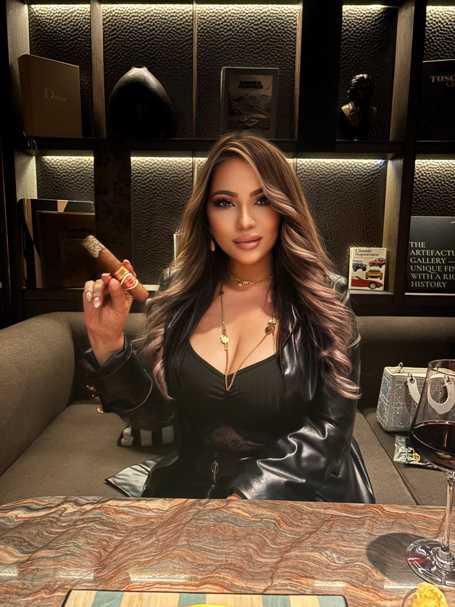 MirandaRansley's tweet photo. Fine cigar brings out the class in you @MirandaRansley #Cuban #Cigar https://t.co/Y1d2Y8GOg6