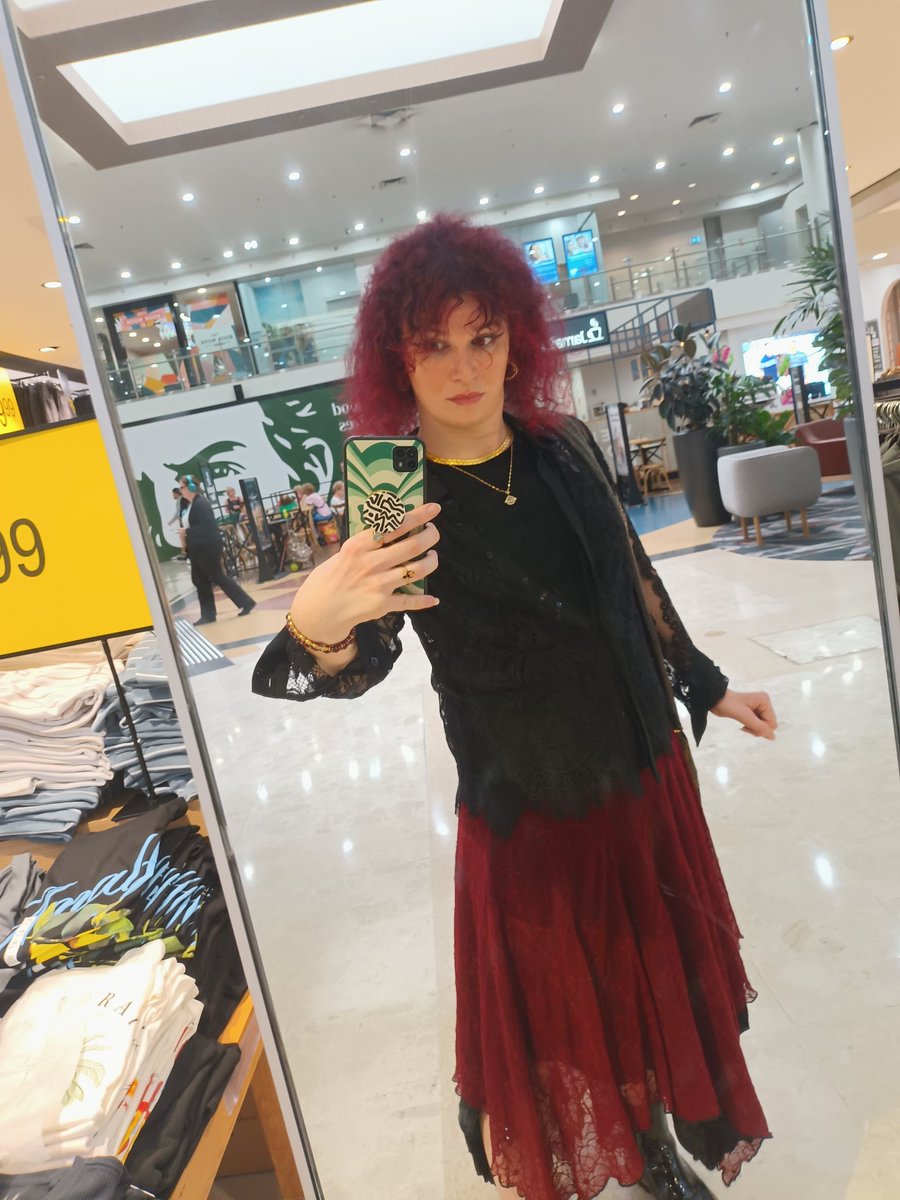 ElsieBird tweet media