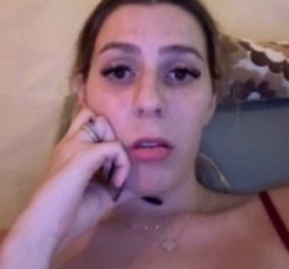 gente a senhora esbarrou em mim e falei “me leva junto”, a senhora simplesmente pegou no meu braço e saiu me puxando.