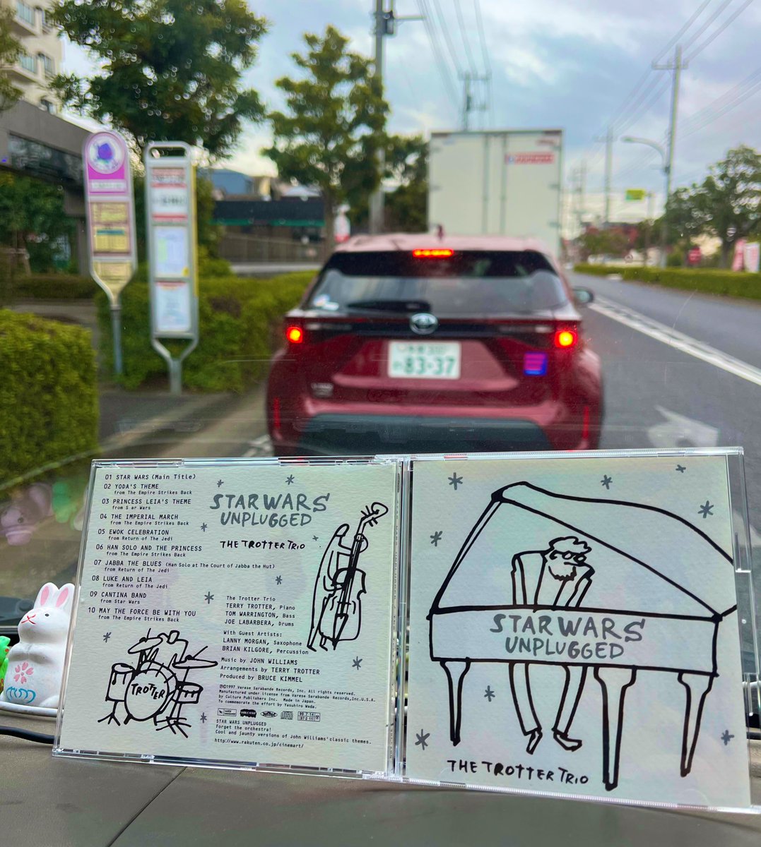 jetmomonga70331's tweet image. 通勤ミュージック

今週は The Trotter Trio
スターウォーズアンプラグド

シリーズ名曲のジャズアレンジ10曲
原曲を知ってるのもあり楽しめた
昔リビングで掛けてたら奥さんがオシャレーって言ってたっけ
アホみたいな感想だけど場が高級ラウンジみたいになります(^^)
#sterwars #jazz #johnwilliams