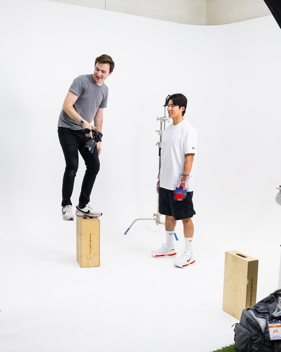 mlb spring training is about one thing only
and that thing is standing precariously on apple crates during shoots ‼️