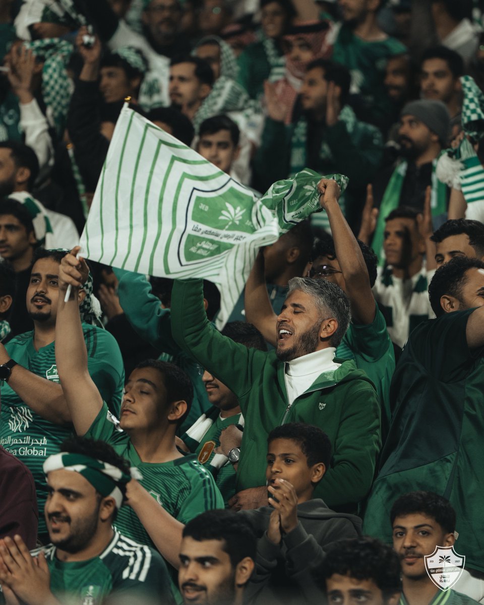 ALAHLI_FC's tweet photo. شكرًا لأهلينا في الجنوب 👏🏻💚

#ضمك_الأهلي | #دوري_روشن_السعودي https://t.co/7sESZXv6qr