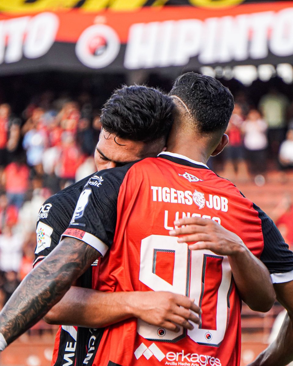 Para los que no vieron a Macnelly y a Blas, les crearon a Berdugo y Luifer