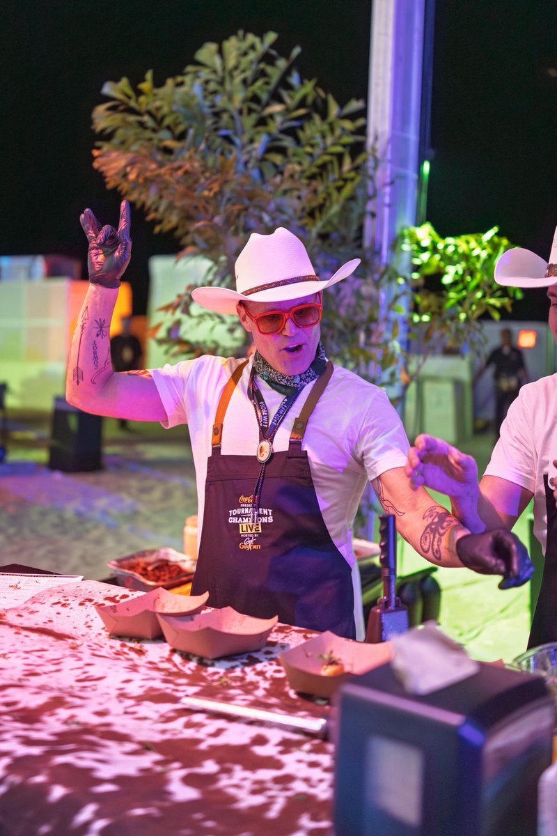 MiamiBeachNews's tweet photo. 25 years of bites, sips and unforgettable moments โ all culminated at another incredible @SOBEWFF on the Miami Beach sand. ๐๏ธ๐
We danced โ and ate โ our way through four days of fun and flavor. The countdown to next year starts now! #SOBEWFF https://t.co/Sdx7qvoUPQ