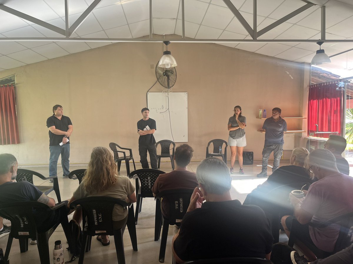 UNCDeportes's tweet photo. Hoy se realizó la primera reunión docente del año, en la cual estuvieron presentes algunas Autoridades de la Dirección de Deportes. Durante el encuentro se abordaron los lineamientos generales de trabajo para el ciclo lectivo. 
#DeportesBiMoUNC #Reunión #Docentes https://t.co/nDq4BW54J9