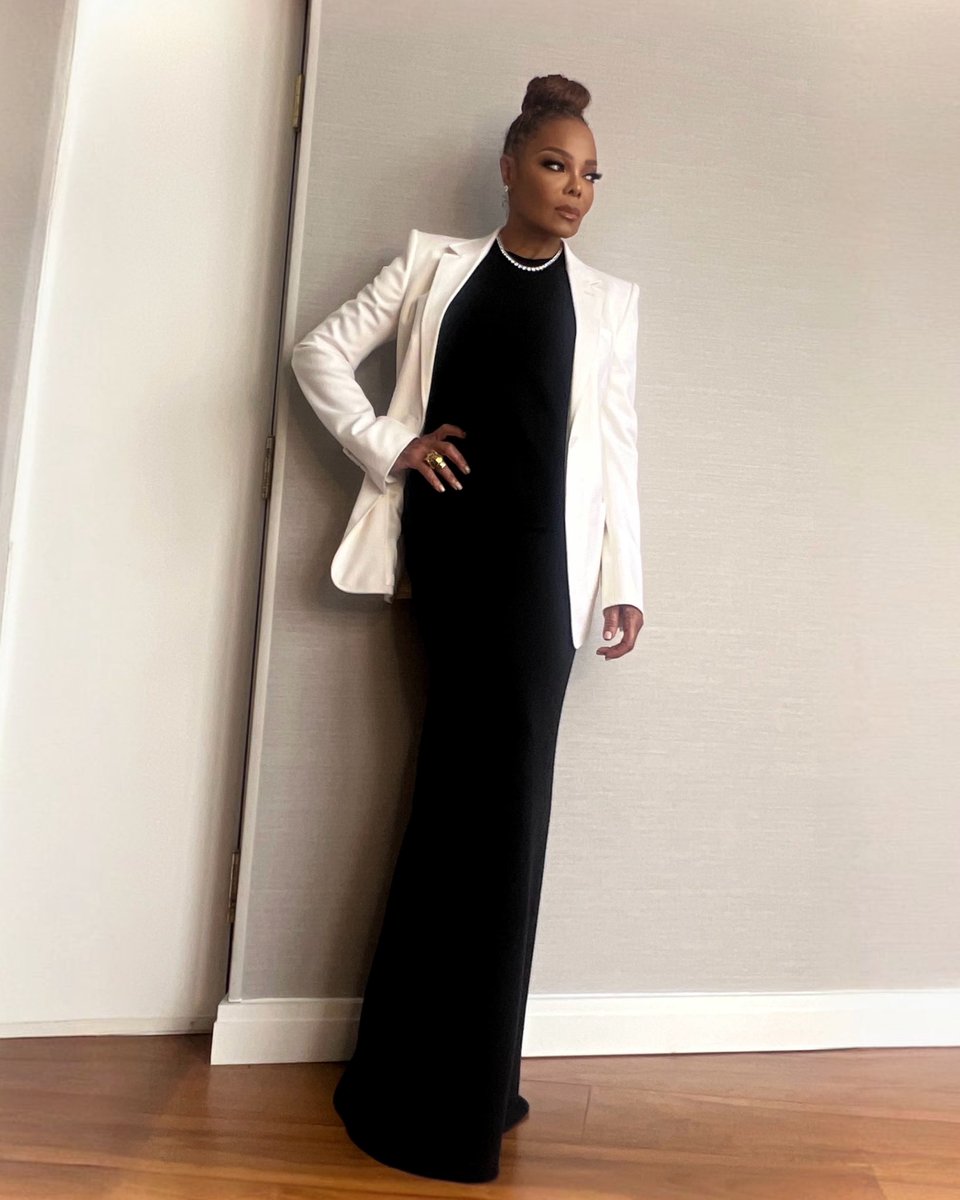 😘

Photo, Make-Up, Hair: Preston Meneses
Clothes &amp; Shoes: Tom Ford
Scarf: Hermes 
Ring: Cartier 
Styling: Robert Behar