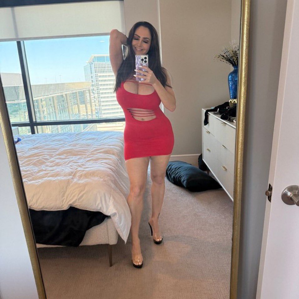 AvaAdams128's tweet photo. Looking good in red ❤️ https://t.co/3BTzrLTzgZ