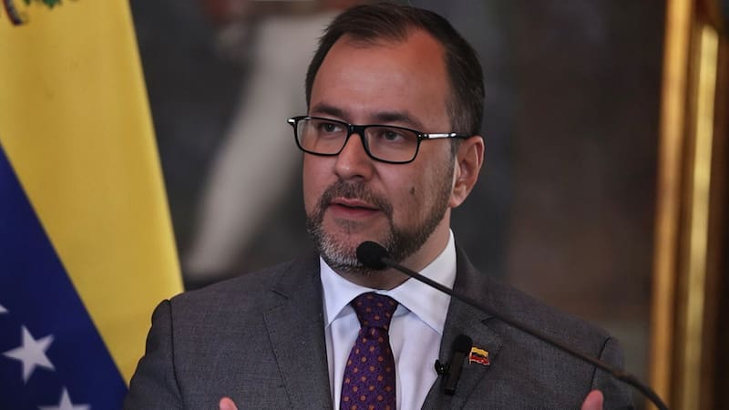 Nelsonjtplay's tweet photo. ivan Gil denuncia ante la onu la detención del presidente Nicolás Maduro y cilia flores #ivangil #onu #ciliaflores #nicolasmaduro #venezuela https://t.co/kGlKSFkCvZ