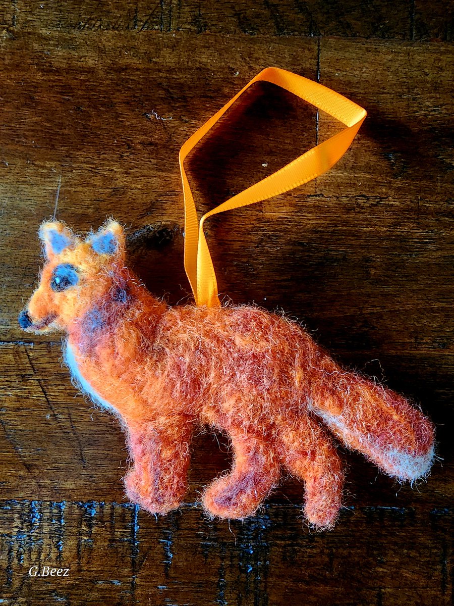 beesley_gillian's tweet image. I made changes to the shape of the face, and added buff chest and tail  colouring, and now the fox is no longer a #workinprogress. Teaching myself needlefelting is a fun hobby, and has wiled away many a winter hour,happily.🙂 #hobbies #crafting