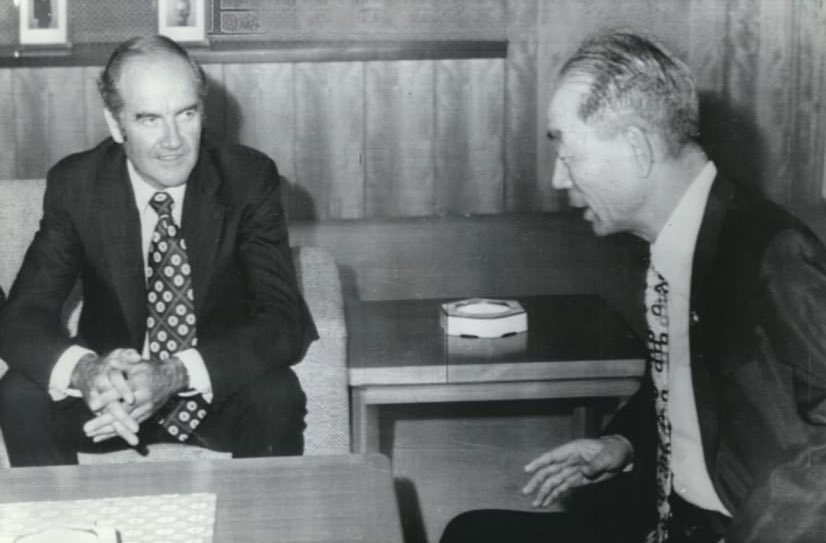 DailyMcGovern's tweet photo. McGovern converses with Japanese Foreign Minister and future Prime Minister Takeo Fukuda at the JFM on 9/18/71, discussing the future of the Chinese government in the United Nations https://t.co/ttvUJpicmj
