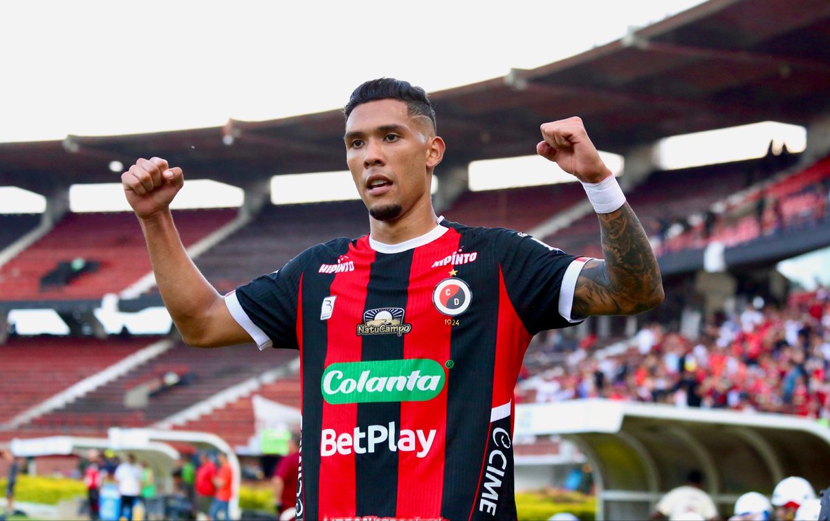 🔴⚫️Cúcuta Deportivo vuelve a ganar en el General Santander, por Liga, después de 11 partidos (3 de 2019, 4 en 2020 y 4 de 2026). 

La última victoria fue el 25 de octubre de 2019 ante América (3-1). 

Buen triunfo 3-2 ante Tolima. 
Figura Luifer Hernández con doblete.