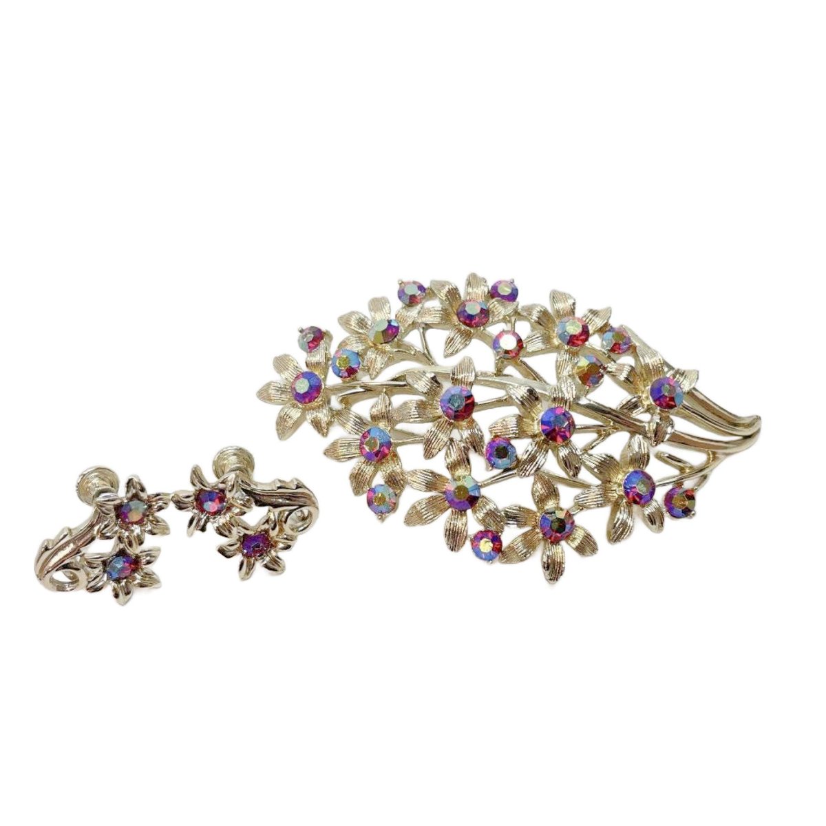 JunkYardBlonde's tweet photo. Vintage Coro Pink Aurora Borealis Crystal Brooch and Clip on Earring Set, Demi Parure https://t.co/GOplMi9pyq #Etsy #JunkYardBlonde #DemiParure https://t.co/1RGyBGsTsa