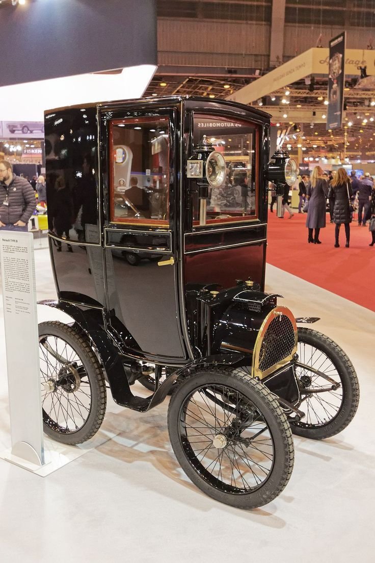 Steampunk_T's tweet photo. Renault Type B, 1899. One of the world's first saloon cars—a roof, two doors, 450cc De Dion-Bouton engine, 2.75 hp, 45 km/h top speed. Weighing just 360 kg. https://t.co/GHxrDkDnMi