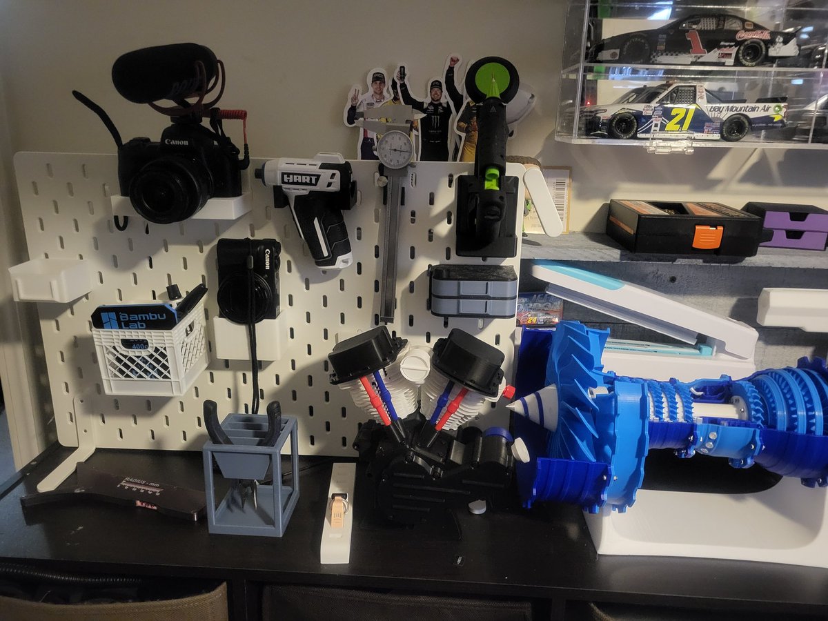 AdamHurst89's tweet photo. @DaleJr I bought a peg board from ikea and made some holders for a few tools and cameras. https://t.co/rAv5LcLbQn