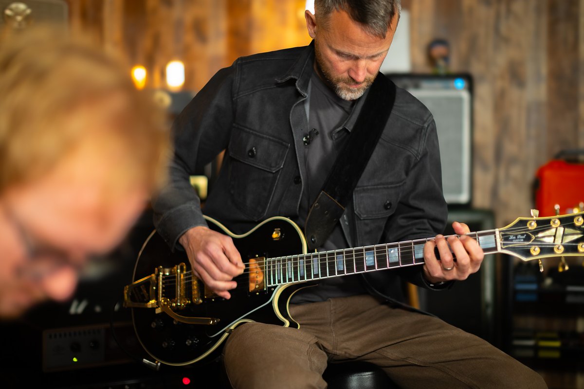 GuitarTricks's tweet image. Anders and Barrett stopped by the GuitarTricks studio in Los Angeles last week to film some more episodes! And this time they covered:
1 - Playing the major pentatonic scale horizontally
2 - How to write your own riffs
Coming soon! #guitar #guitarlessons
