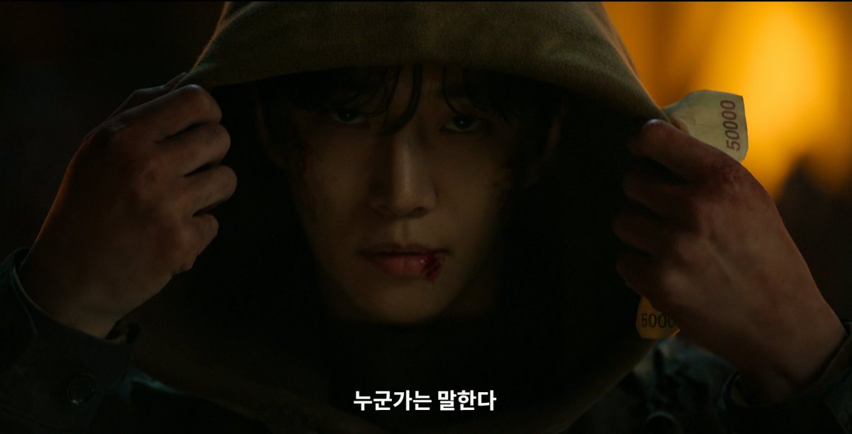 tvape_'s tweet photo. 메이드 인 코리아, 캐셔로- 나레이션 넣어서 망한 졸작. 1인칭 시점도 아닌데 나레이션 왜 넣어.
나레이션을 설명충으로 쓰면 노잼이다. 과거 회상이 되어서 노잼이고, 그보다 원칙-나레이션은 시점을 한명에게 고정하는 장치이고, 이후엔 1인칭으로 그가 본 것만 기술해야 하는데 이걸 지키는 게 드묾 https://t.co/nbe2LYmoYv