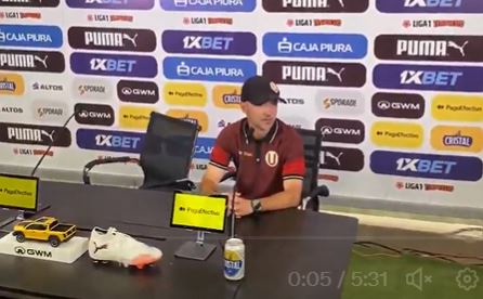 Discuten los dichos del DT Rabanal sobre el bajo nivel de sus suplentes. Ya se sabía que en Ecuador hablaba también 'sin cassette'. Y cuál es el problema de decir lo que se piensa? "Uy, no, pobrecitos se van a bajonear, los códigos". 

Siempre la gente 'comprendiendo' el sentir