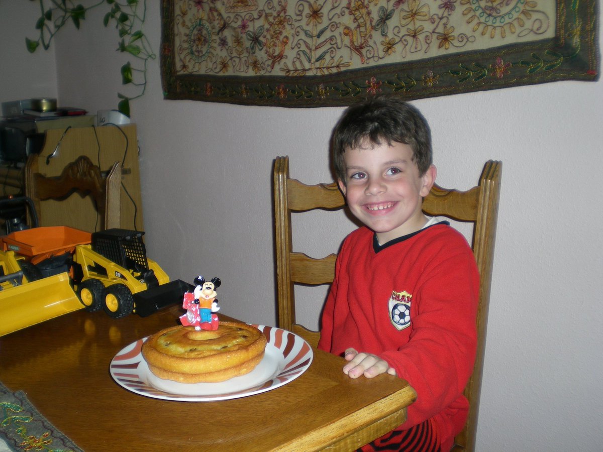 peiiboool's tweet photo. Hoy es mi cumple y sabes eso que suelen decir de que algunas personas ya no siénten igual el día de su  cumple
Pues me está pasando:( https://t.co/dLL7vVS76R