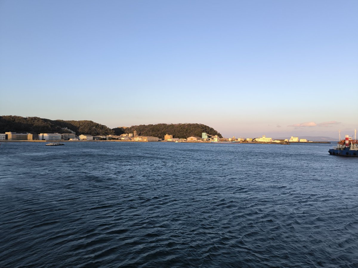 浜金谷から久里浜へ東京湾フェリー
波高1.0mに3500トン程度の船ならイケるだろう…と見込んだら、結構揺れて　ゆったり船旅気分には無理でした…