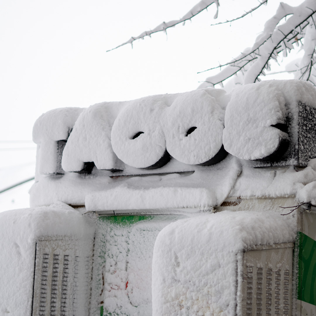 ChrisBanuchi's tweet photo. Some shots from this morning during the blizzard https://t.co/9SouK66MI6