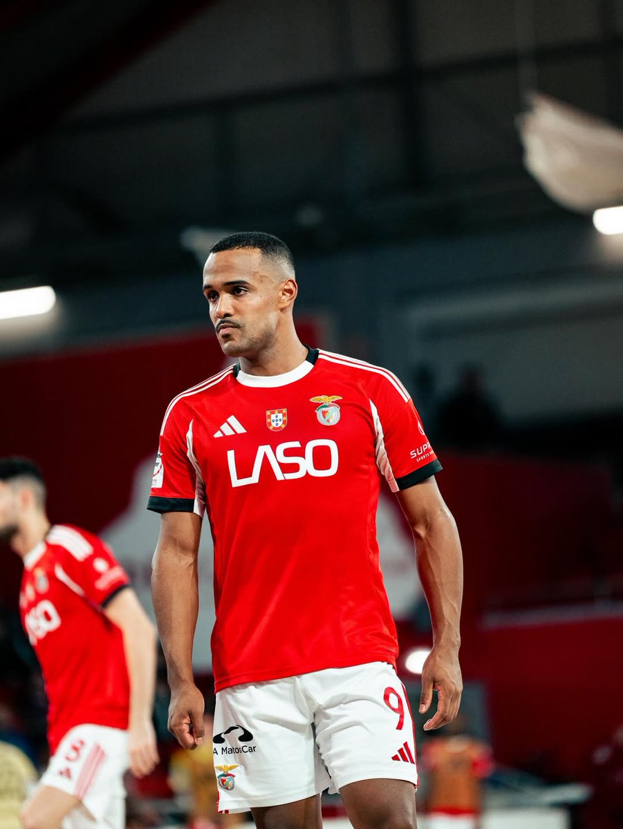Higor Ribeiro 🇧🇷

Duas excelentes assistências dignas de um pivot de elite no Derby desta noite. A aparecer nos jogos grandes. É disto que precisamos.