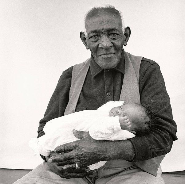 fasc1nate's tweet image. In 1963, the famous photographer Richard Avedon took a picture of a man named William Casby. William Casby, born in 1857, was 106 years old at the time. In his hands, he was holding his great-great-granddaughter, Cherri Stamps-McCray.

The image amazes me because the elderly