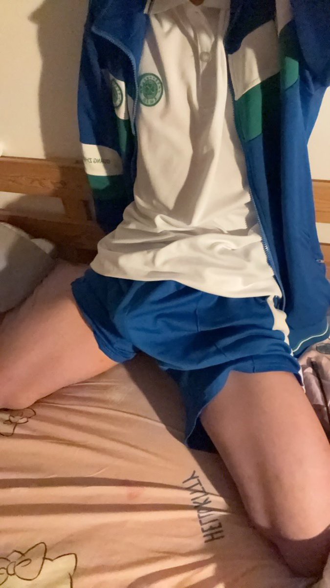 Leonid07034897's tweet photo. 校服控是吧？ https://t.co/SU27AE5dkw