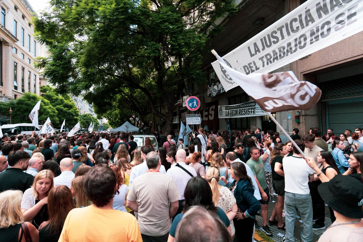 UTEPoficial's tweet photo. Acompañamos la lucha de trabajadores judiciales en defensa del fuero de trabajo, contra el traspaso inconstitucional de la justicia nacional y por la garantía y estabilidad laboral de todos los laburantes. https://t.co/oqxRtp2r5X