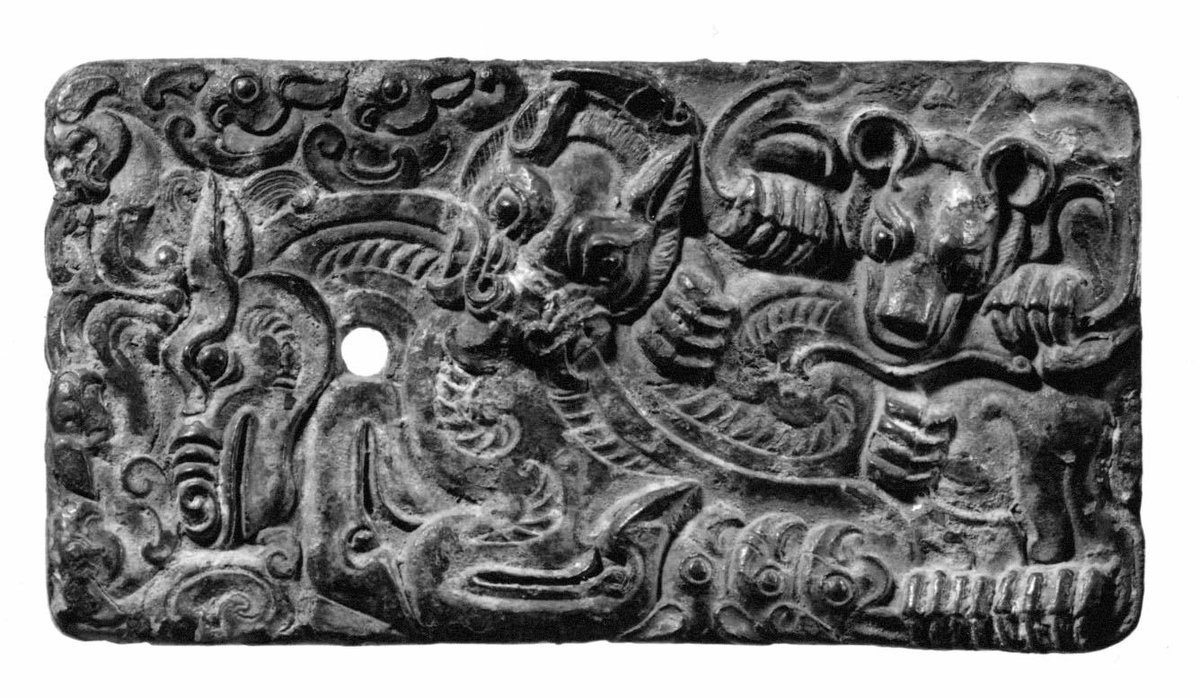 ChinaShowcase's tweet image. Not fierce dragons or taotie—but predators in combat.
Across the Eurasian steppe, art captured animals biting, twisting, locked in struggle.
This raw energy defined the famous “animal style.” 🐎🔥
#AncientArt #EurasianSteppe