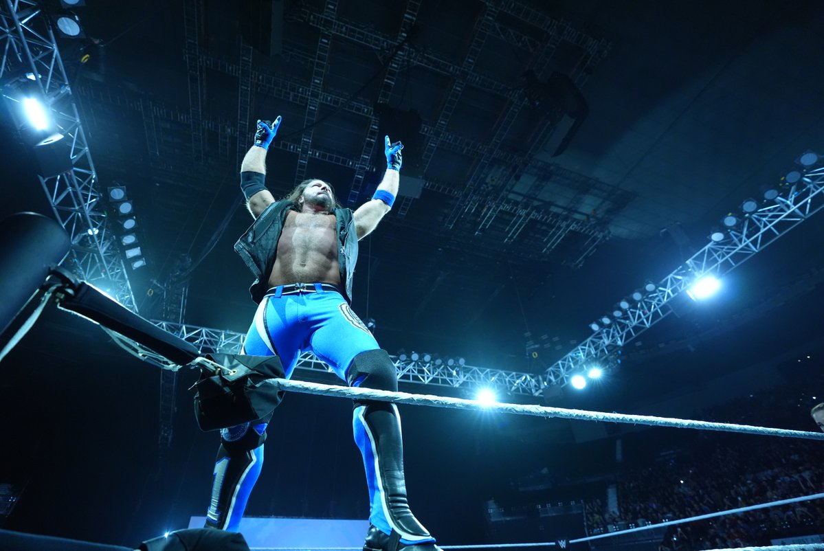WWEAustralia's tweet photo. Thank You, AJ Styles! 🙌

@AJStylesOrg at #WWELive Melbourne 🇦🇺 https://t.co/A8ci5B6JzP