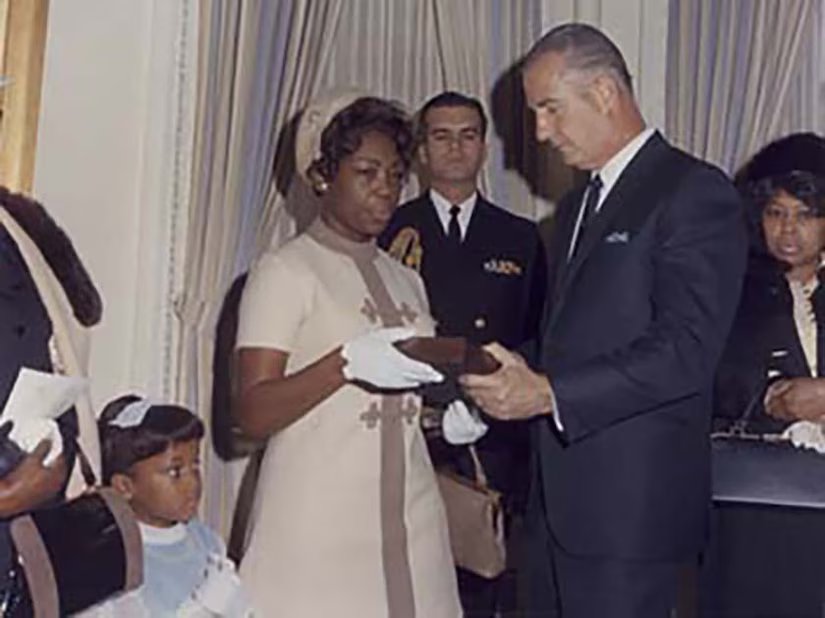 #MedalofHonor Monday: Army Staff Sgt. Clifford Sims dlvr.it/TR74MS