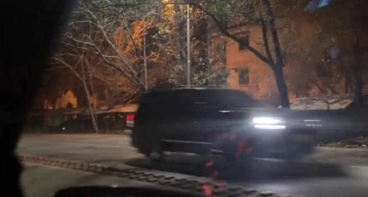 It’s just a car… but the thought that Imran Khan might be inside it. Looking and zooming into every mirror, praying to catch even the tiniest glimpse of him but 💔
Ya Allah, please let us see Imran Khan again on his red chair in his home.