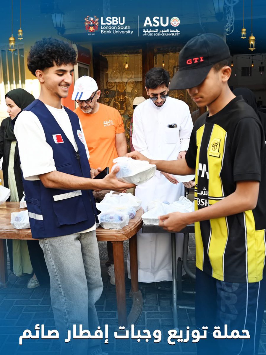 ضمن مبادرات جامعة العلوم التطبيقية للشراكة المجتمعية وخدمة المجتمع، نظم مكتب خدمة المجتمع حملة لتوزيع وجبات إفطار صائم في منطقة الحورة يوم السبت الموافق ٢١/٢/٢٠٢٦ بمشاركة الكادر الأكاديمي والإداري وطلبة وخريجي الجامعة والمجتمع المحلي.