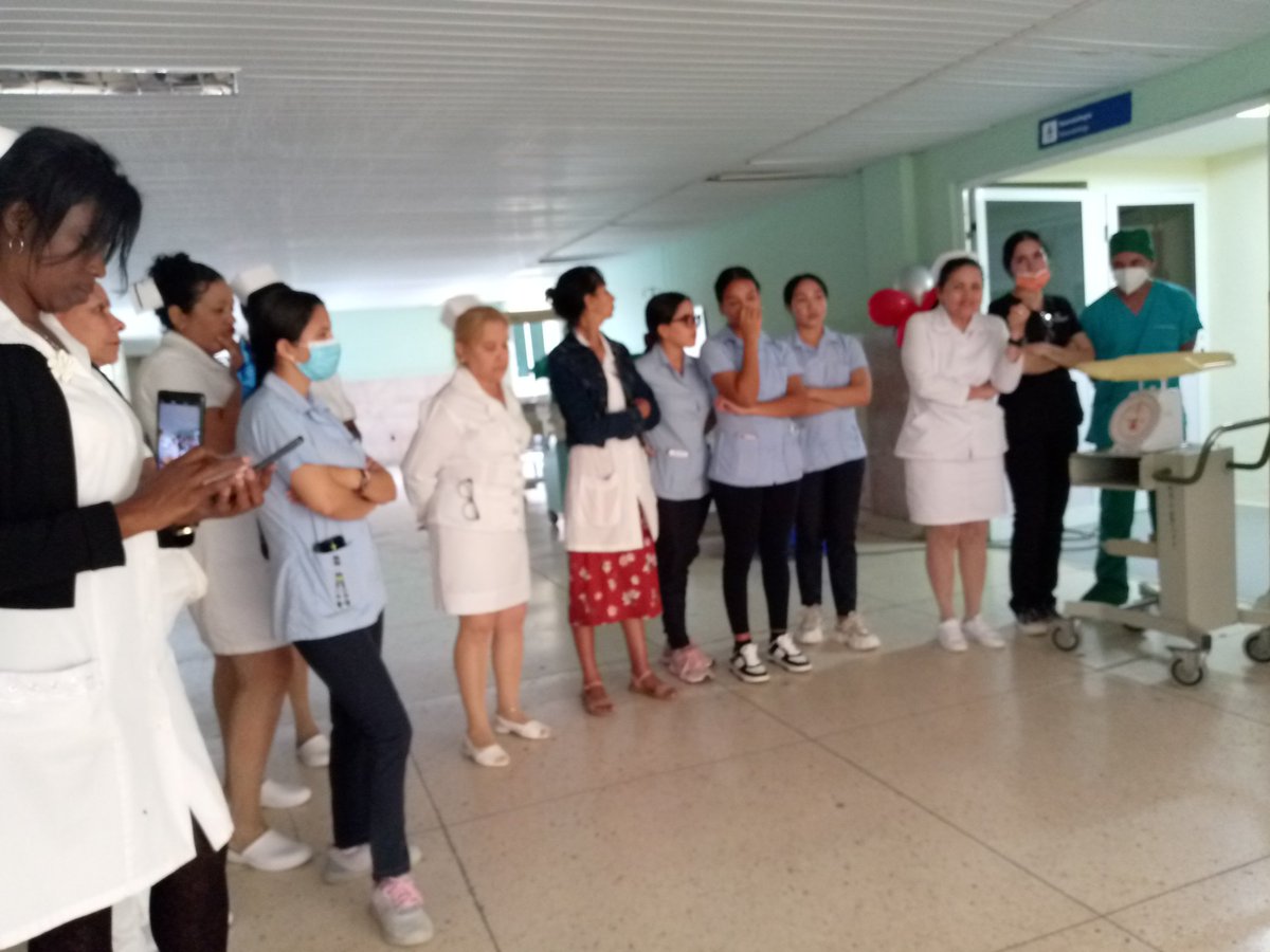 🏥El servicio de Neonatología del #HospitalGuevara inició hoy la Jornada de Puertas Abiertas. Este encuentro está dedicado a jóvenes educandos, es un acercamiento a los cuidados neonatales de Enfermería #LasTunas <a href="/MINSAPCuba/">Ministerio de Salud Pública de Cuba</a> <a href="/DtorDgsTunas/">Director General de Salud Las Tunas</a> <a href="/DptoT38877/">Jefa Dpto Enfermería Las Tunas</a> <a href="/ivis_parra99123/">Ivis Parra</a> <a href="/centro16519/">Urgencia Guevara Centro</a>
