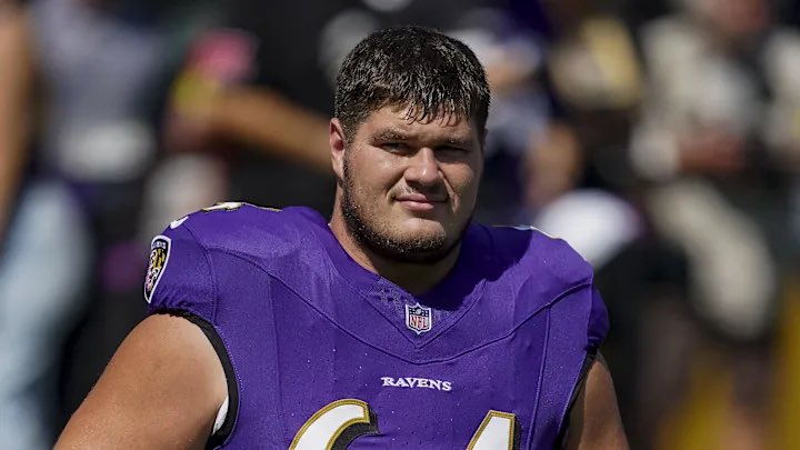 stone_2x's tweet image. Ian Rapoport on the Ravens negotiations with pending free agent Tyler Linderbaum:

“They have tried to negotiate with him. His agent is very difficult to negotiate with. Neil Cornrich is the agent and his method is basically not responding” 👀

Via NFL Daily with Gregg Rosenthal