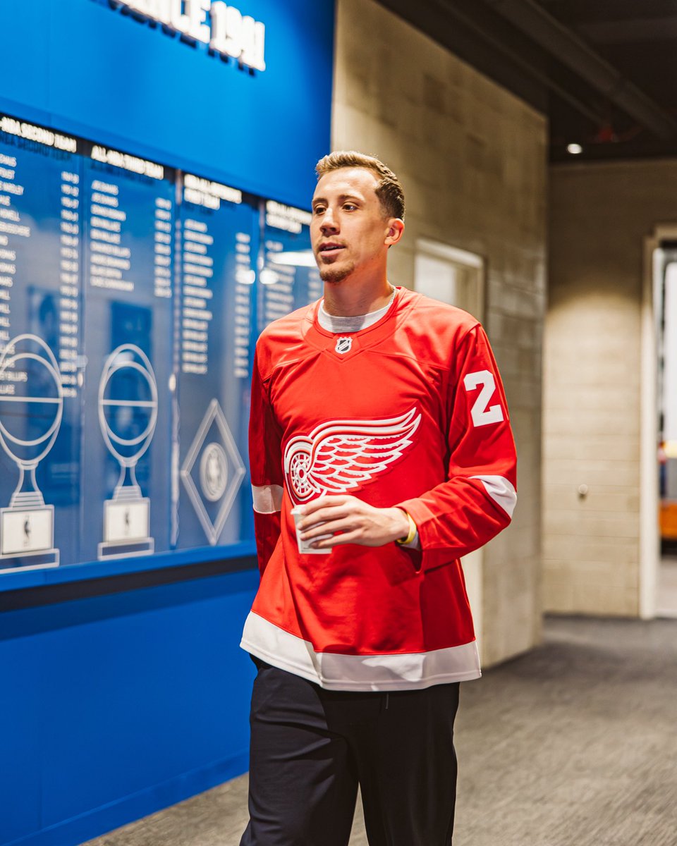 Duncan pulled up in some @DetroitRedWings threads tonight 🔥