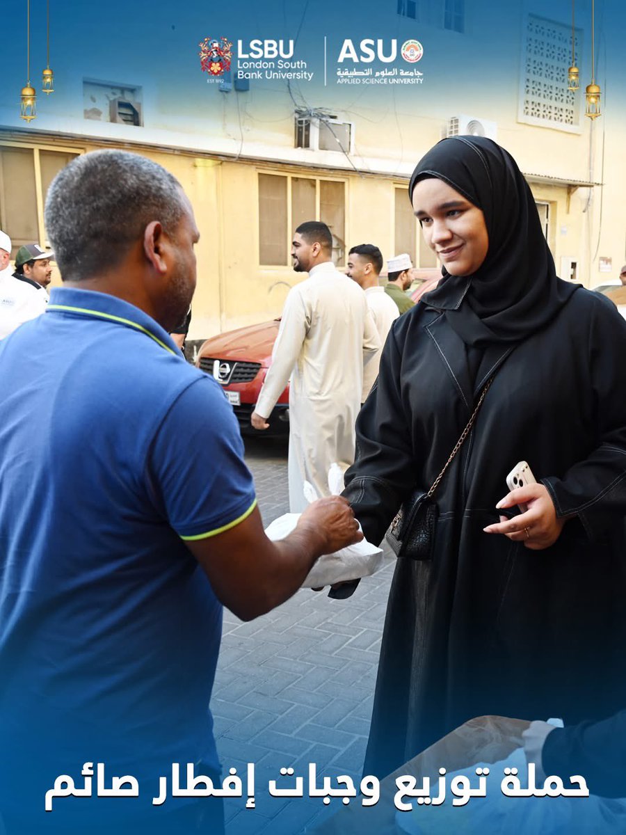 ضمن مبادرات جامعة العلوم التطبيقية للشراكة المجتمعية وخدمة المجتمع، نظم مكتب خدمة المجتمع حملة لتوزيع وجبات إفطار صائم في منطقة الحورة يوم السبت الموافق ٢١/٢/٢٠٢٦ بمشاركة الكادر الأكاديمي والإداري وطلبة وخريجي الجامعة والمجتمع المحلي.