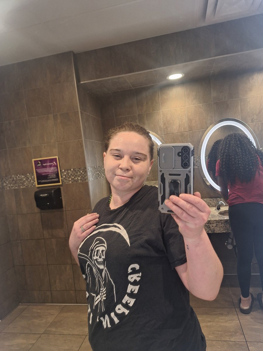 Yuki0hanma's tweet photo. This was Thursday at PF btw X browse was acting funny. #gymlife @PlanetFitness #gympics #postworkout #michigan #backatit https://t.co/D1f29DRvs0