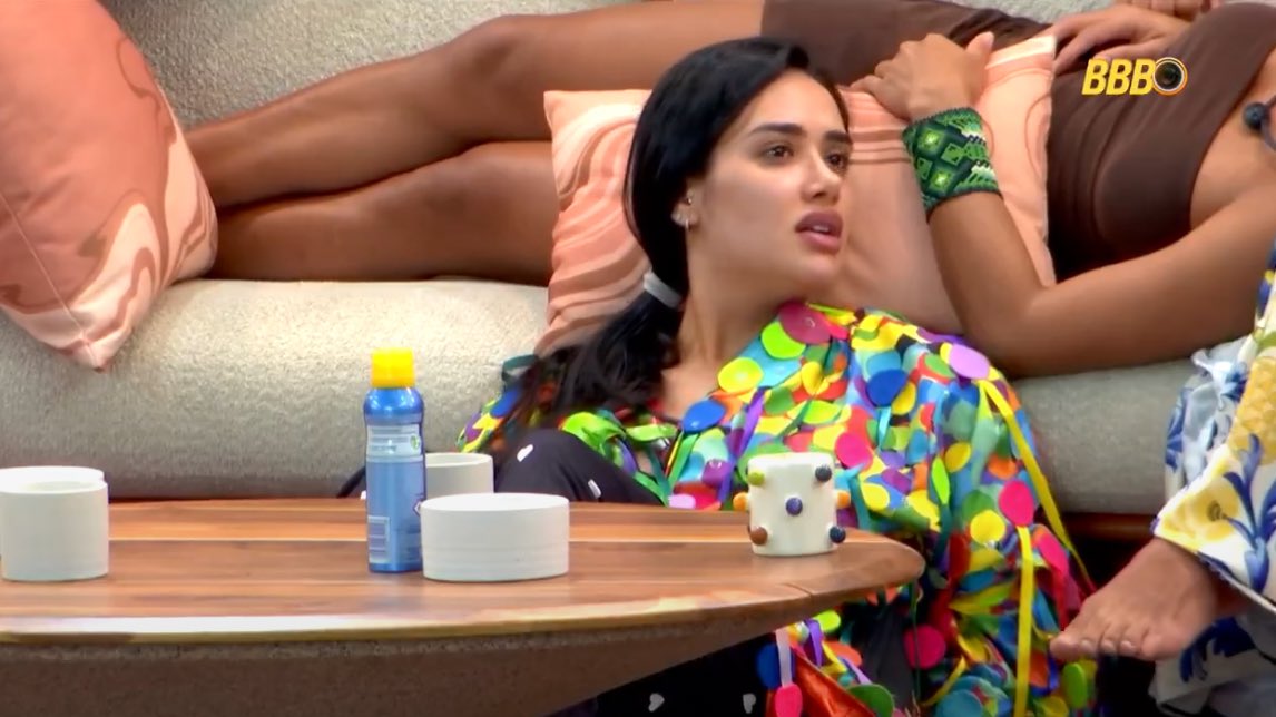 Negajô: “Perceberam que a ana paula ja violou algumas regras e nada aconteceu? na briga ela apertou a mão da milena e arranhou, fora que ela empurrou bastante pra vocês perceberem que tudo ela pode imagina se fosse o alberto a polícia já tava na porta ”  

NÃO SE CALEE #BBB26