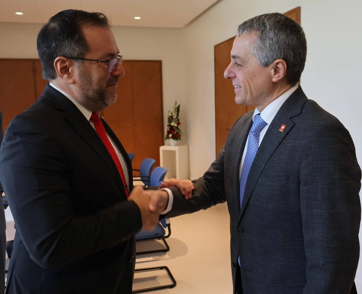 🇻🇪🇨🇭 Venezuela y Suiza revisan su agenda bilateral en Ginebra.
​El Canciller <a href="/yvangil/">Yvan Gil</a> sostuvo un encuentro con su homólogo suizo, Ignazio Cassis, en el marco del 61° Consejo de Derechos Humanos de la ONU. El objetivo: fortalecer la cooperación mutua y el respeto a la soberanía.