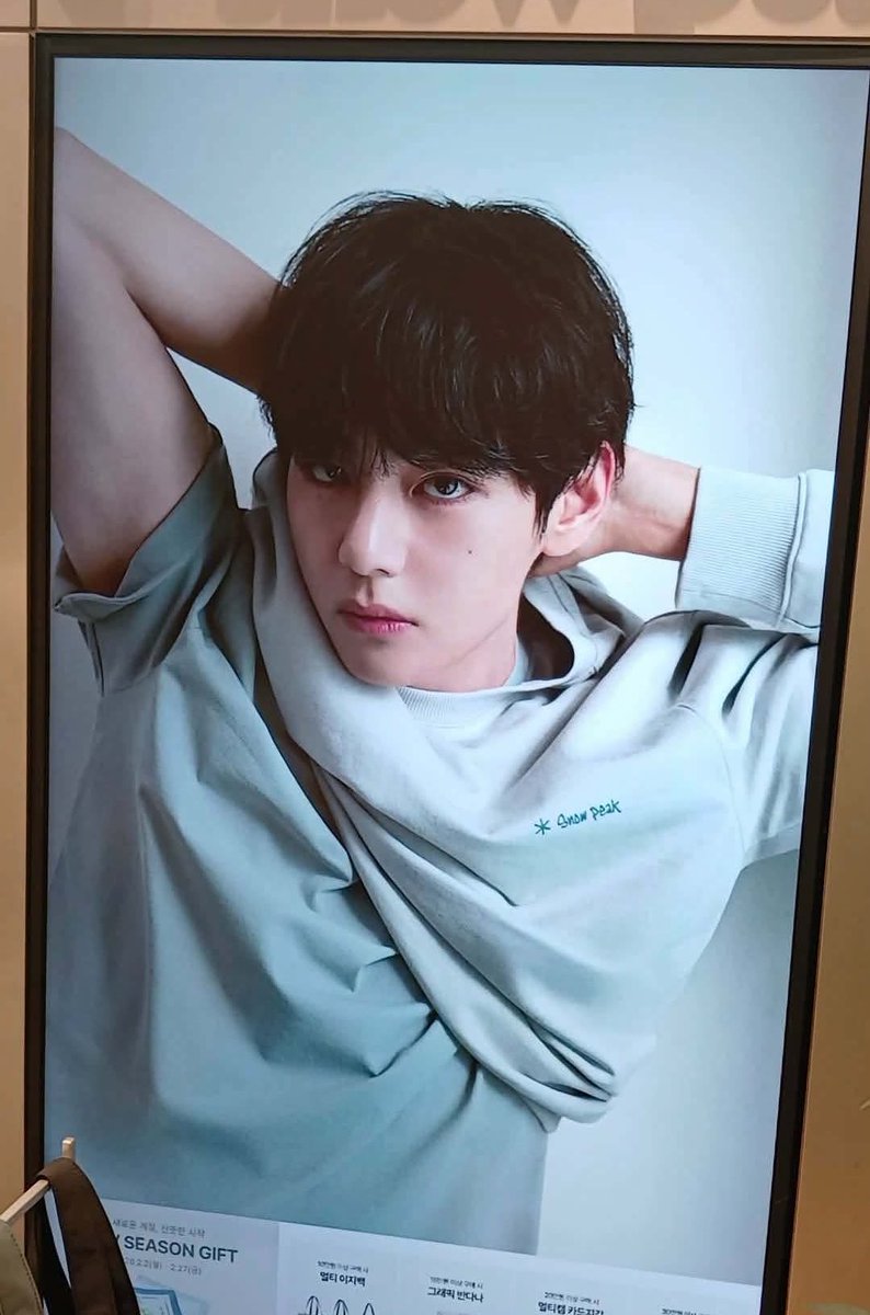 TAETAE_PH's tweet photo. The eyes that say everything without a single word—calm, intense, and effortlessly captivating. One look and you just know… he was born to own every frame he’s in.

SNOW PEAK AMBASSADOR V
V FACE OF SNOW PEAK APPAREL
#TaehyungxSnowPeak
#VxSnowPeakApparel https://t.co/fAcZ5f6hMX