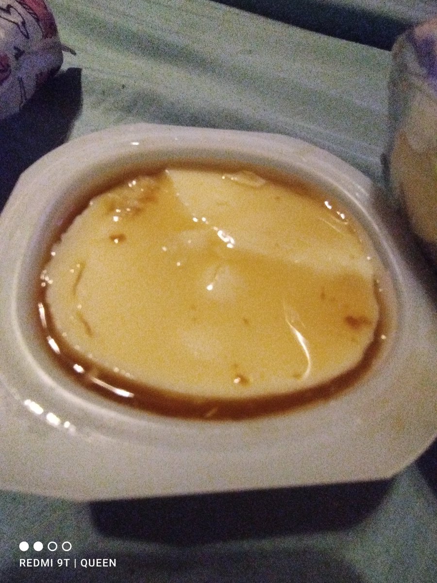 srtadevangogh's tweet photo. Que pasa @Soprole con sus productos? Compré está semola con fecha venc 27/02 al abrir un olor a podrido el caramelo parece agua y está incomible que asco https://t.co/6VxUnzKaHI