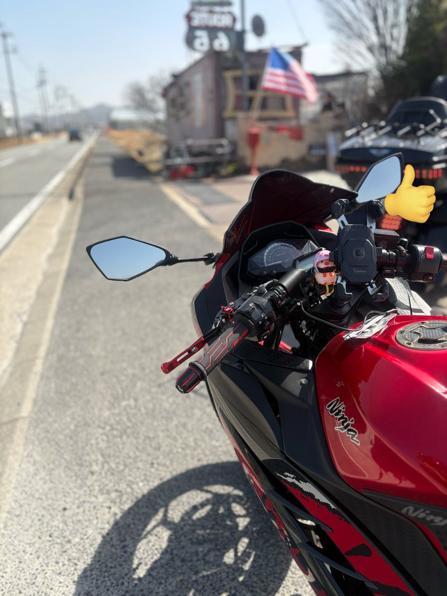 wasa_ninja250se's tweet image. からのアメリカ国旗🇺🇸

問答無用で美味しいとこ
めっちゃ忙しそうでした
マスターいつも美味しいバンズありがとう🍔
腹ペコやからサクッと食べれた
高御位山(たかみくらやま)
いつか登ってみたいニン！

#ROUTE65 #高御位バーガー
#ninja250