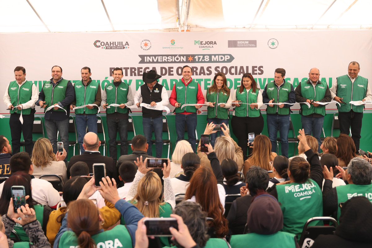 En #Sabinas, junto con nuestro amigo el alcalde Chano Diaz y el equipo municipal de <a href="/MejoraCoahuila/">Mejora Coahuila</a> que dirige muy bien nuestra amiga Claudia Garza, entregamos pavimentaciones y recarpeteos en varias colonias con una inversión de 17 MDP. (1/2)